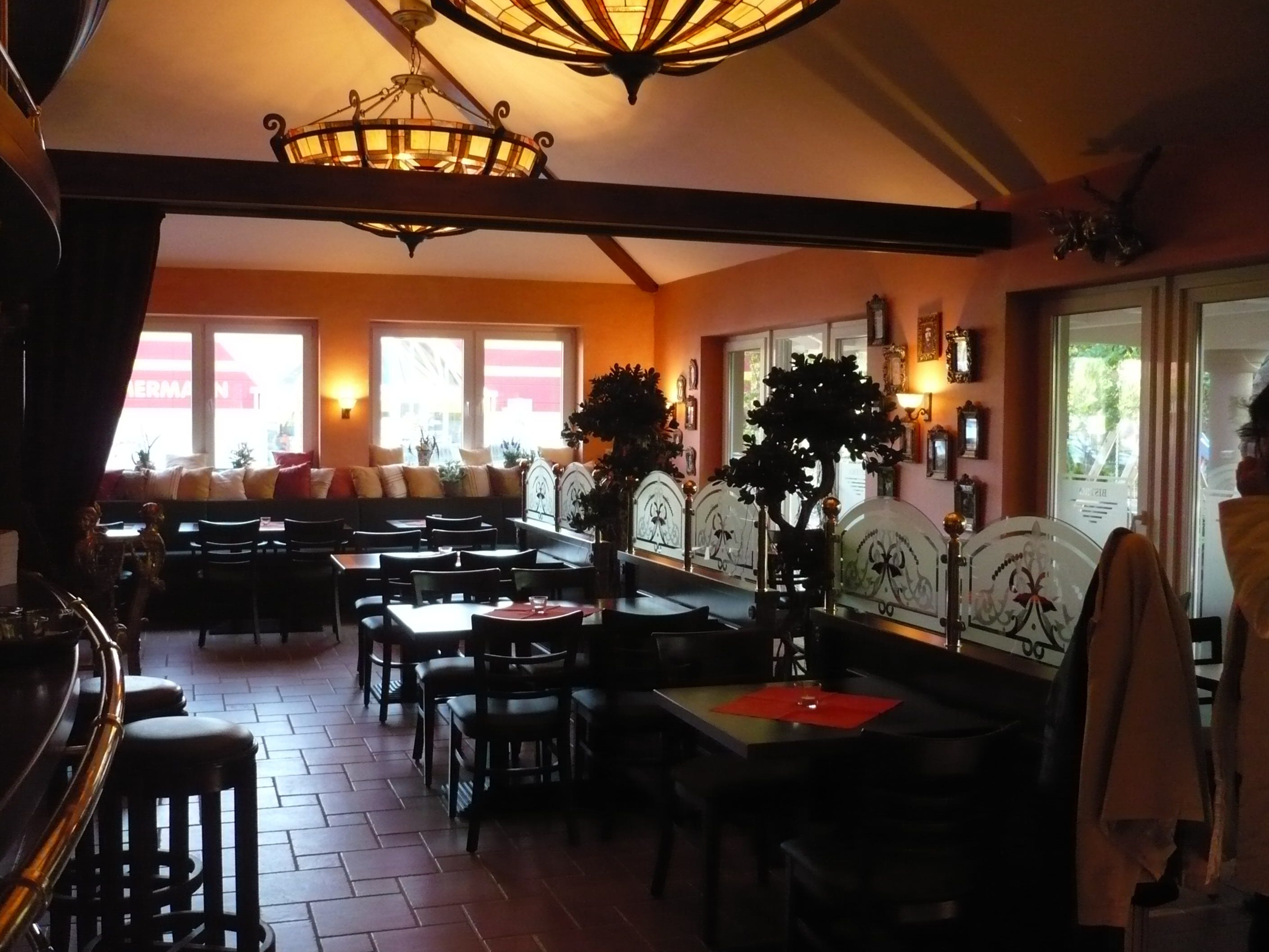 Internationales Restaurant Bistro Pavillon