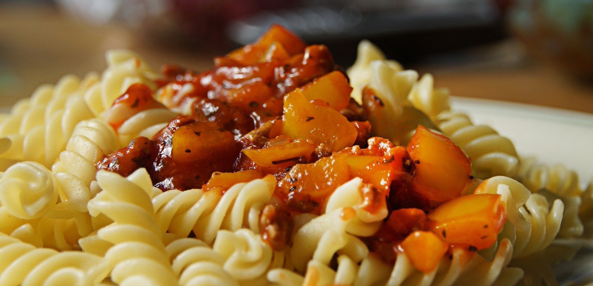 Geschnetzeltes von der Hähnchenbrust in Paprika-Tomatenrahm ...