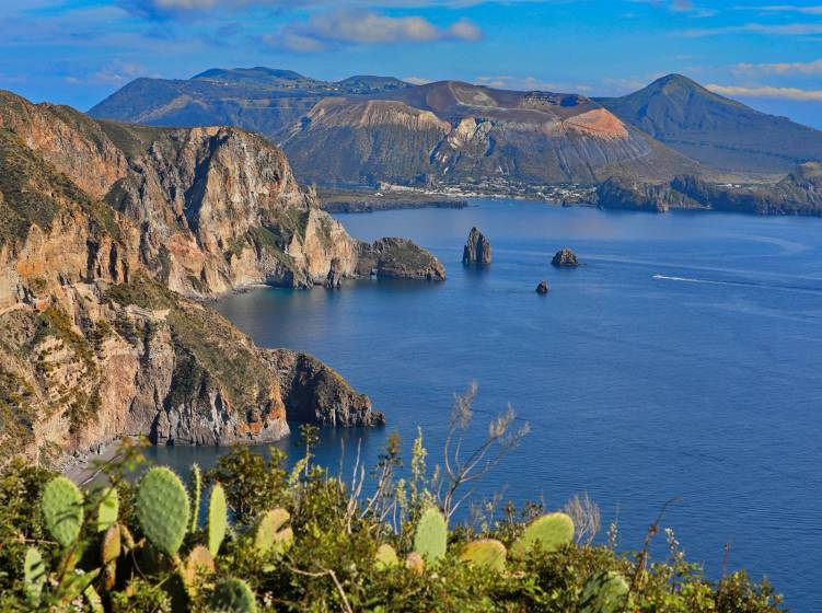 AEOLIAN ISLANDS DAY CRUISE - TAORMINA DAY CRUISE | Taormina Rent Boat