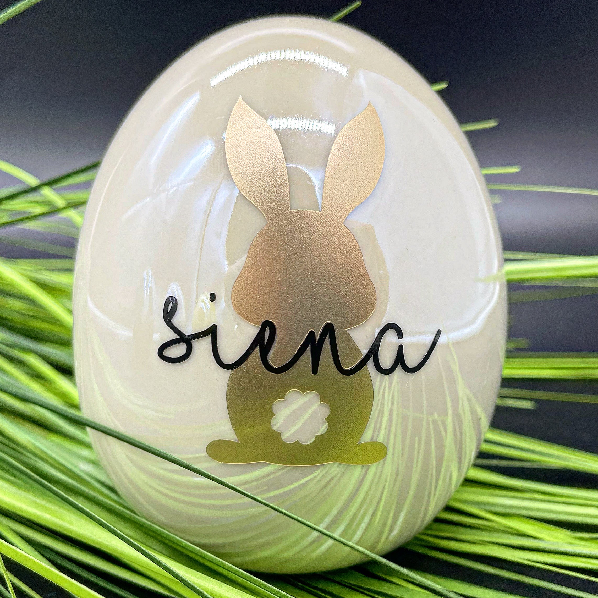 Keramik-Ei creme Perlmuttglanz &amp;quot;Osterhase&amp;quot; mit Personalisierung ...