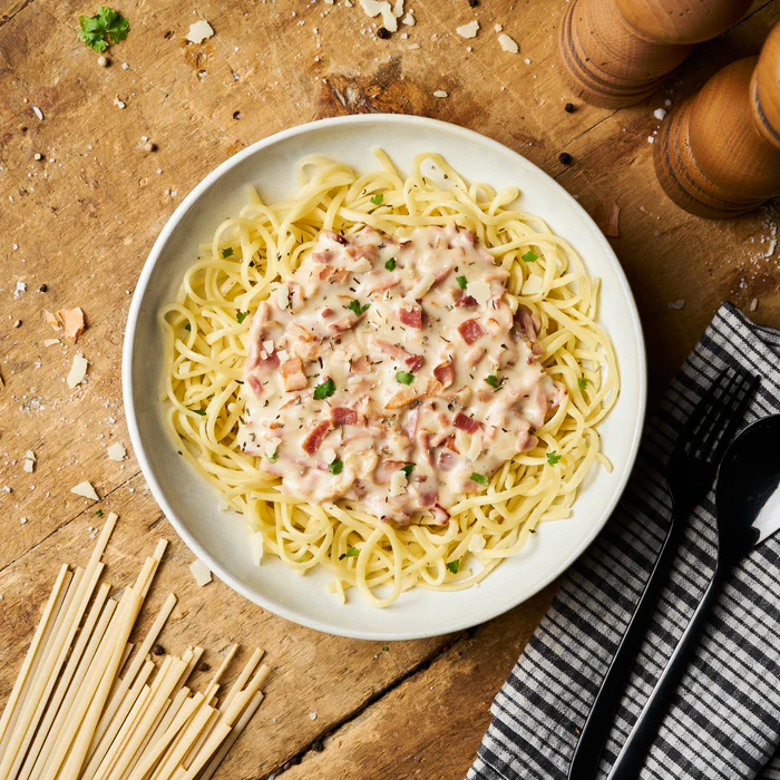 FILETSTREIFEN IN PILZRAHMSAUCE MIT GRÜNEM PFEFFER AN LINGUINE ...