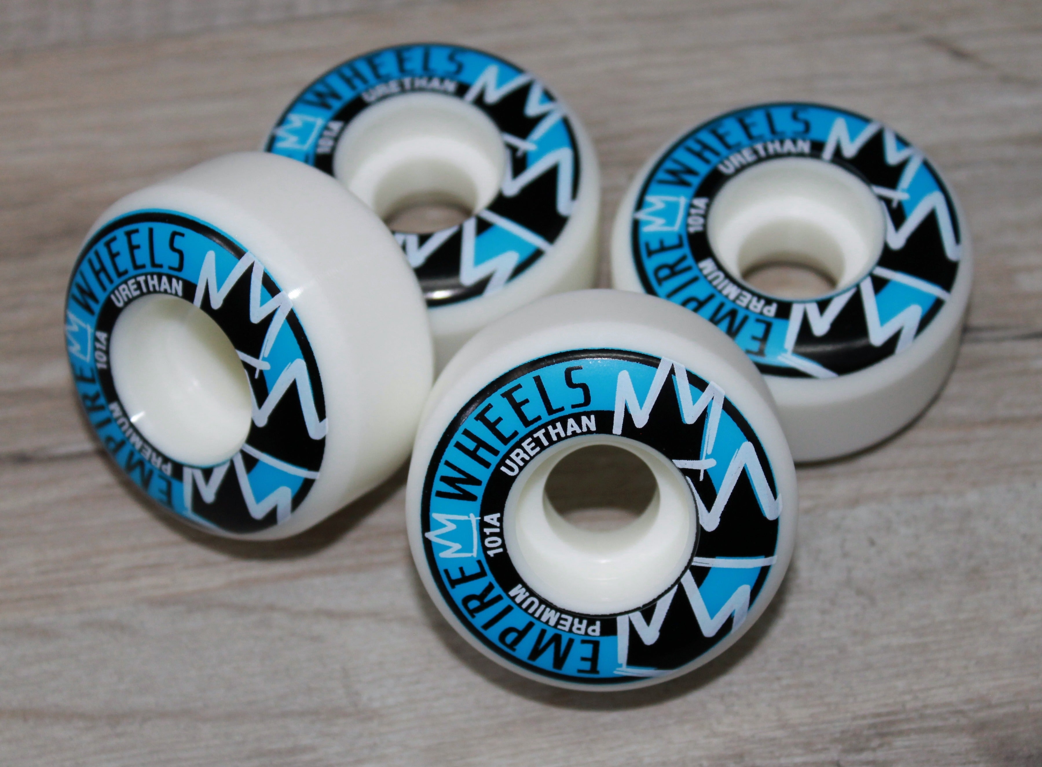 Empire Wheels Classics Skateboard Rollen 50 52 53 54mm 101A Top Anti Flatspot Premium Urethan versch. Größen 4 Stück 1 Set + Sticker Empire Wheels Classics Skateboard Rollen 50 52 53 54mm 101A Top Anti Flatspot Premium Urethan versch. Größen 4 Stück 1 Set + Sticker
